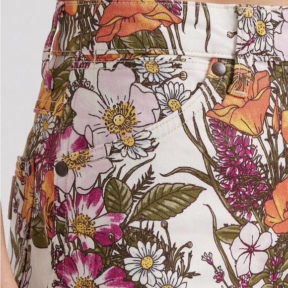Wrangler Ashley Flower Garden Women's Shorts - Picture 5 of 9